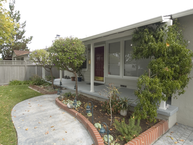 Porch Picture - 1014 16th Ave, Redwood City 94063 Porch picture - 1014 16th Ave, Redwood City 94063
