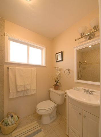Bath2  picture - 789 East Meadow Dr, Palo Alto 94303