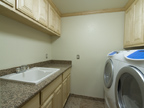 300 Sequoia Ave, Palo Alto 94306 - Laundry 