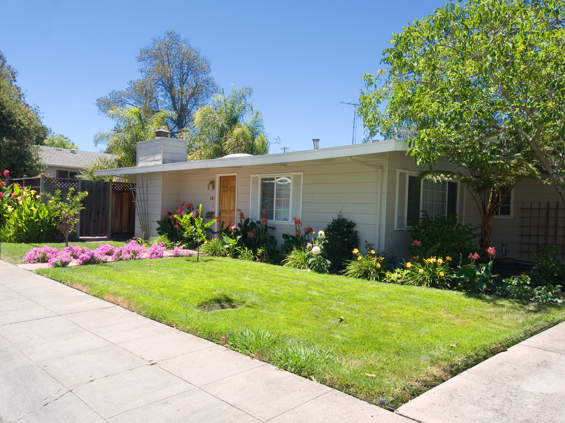 El Verano Ave - Midtown Neighborhood