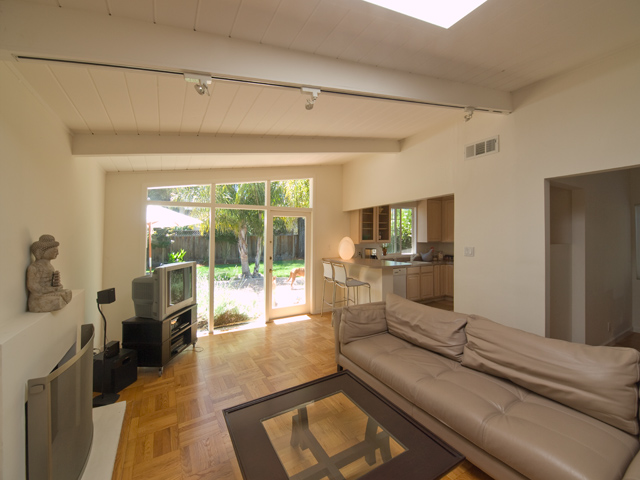 Livingb  picture - 181 El Verano Ave, Palo Alto 94306