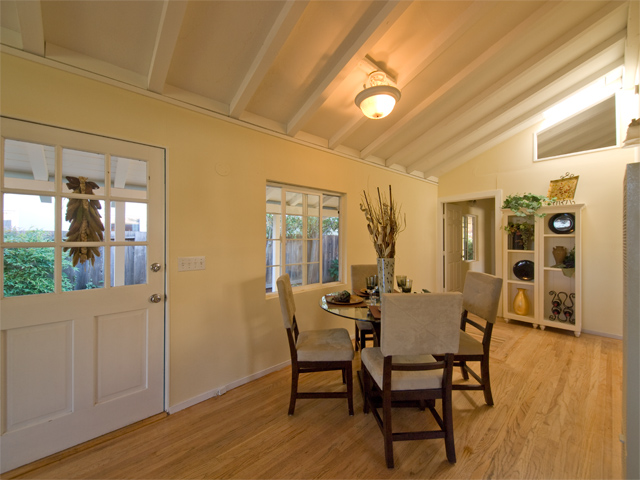 Eating Area picture - 2951 South Court, Palo Alto 94306