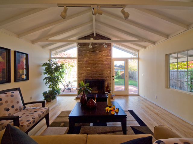 Living Room picture - 2951 South Court, Palo Alto 94306