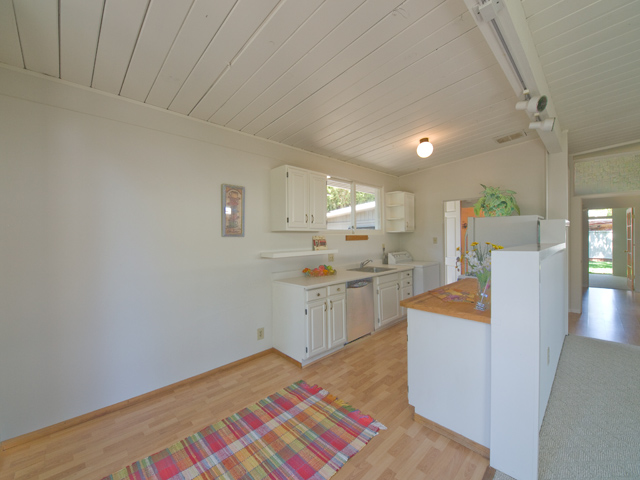 Eating Kitchen  picture - 352 Carolina Ln, Palo Alto 94306