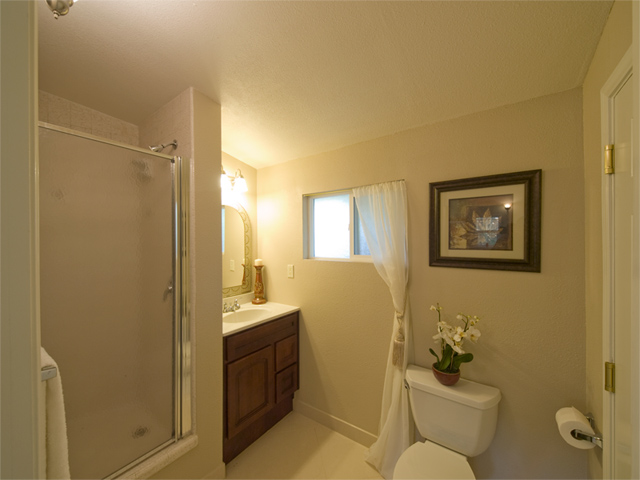 Master Bath picture - 4195 Park Blvd, Palo Alto 94306