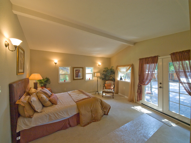Master Bedroom picture - 4195 Park Blvd, Palo Alto 94306