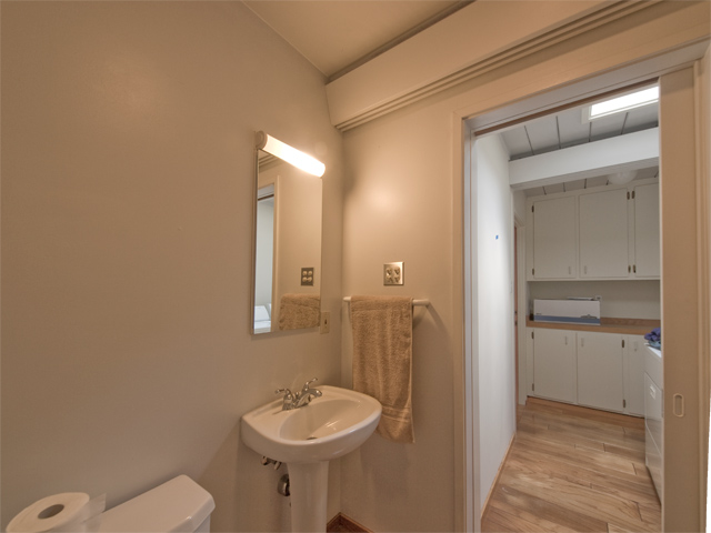Bath (B) Picture - 281 Parkside Dr, Palo Alto 94306 Bath (B) picture - 281 Parkside Dr, Palo Alto 94306