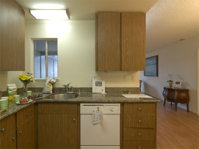 Kitchen (B) picture - 2450 W Bayshore Rd 2, Palo Alto 94303