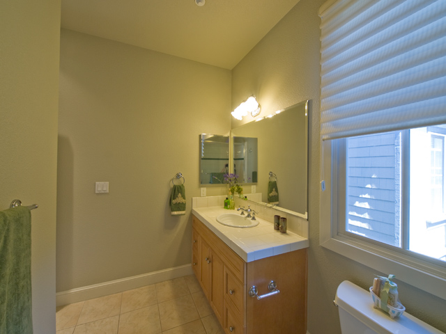 Bath picture - 4105 Wisteria Ln, Palo Alto 94306