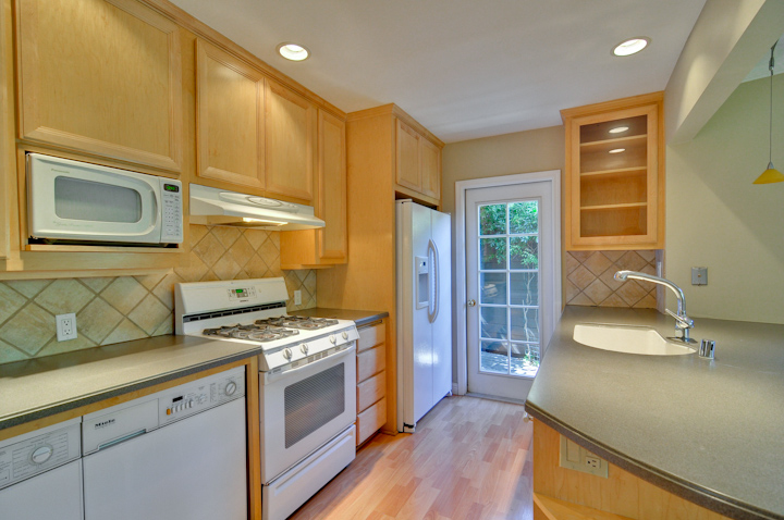 Kitchen picture - 619 Alger Dr, Palo Alto 94306