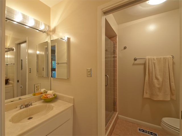 Bath 2 picture - 4191 Briarwood Way, Palo Alto 94306