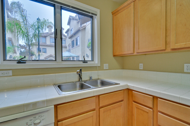 Kitchen (D) picture - 338 Bryant St, Mountain View 94041