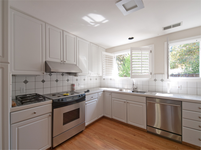 Kitchen picture - 712 Coastland Dr, Palo Alto 94303