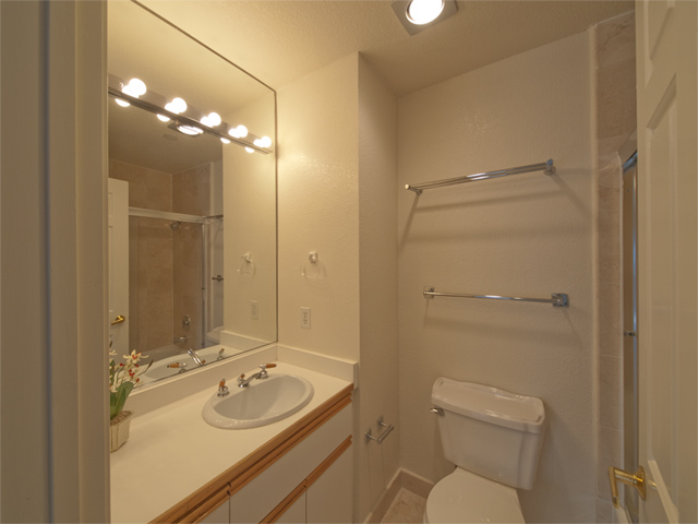 Bath 2 picture - 4155 El Camino Way, Unit B, Palo Alto 94306