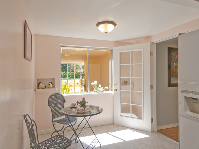 Eating Area picture - 4257 Los Palos Ave, Palo Alto 94306