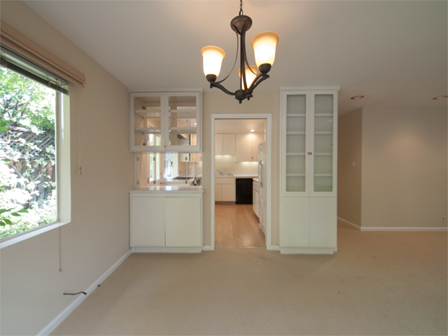 Dining Kitchen  picture - 3059 Louis Rd, Palo Alto 94303