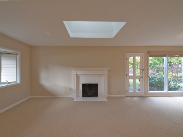 Living Room 1  picture - 3059 Louis Rd, Palo Alto 94303