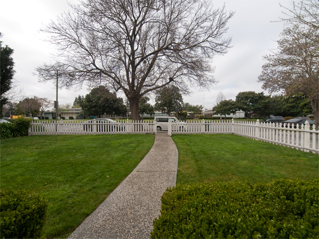 Front Yard picture - 4049 Middlefield Rd, Palo Alto 94303