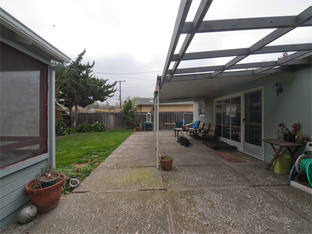 Patio picture - 4049 Middlefield Rd, Palo Alto 94303