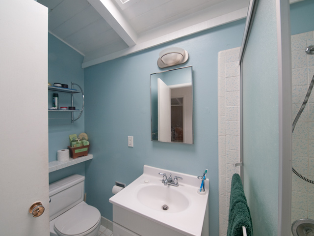 Bathroom (A) picture - 278 Monroe Dr 34, Mountain View 94040