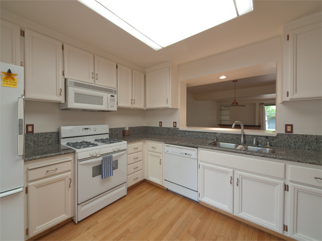 Kitchen (B) picture - 125 Ortega Ave, Mountain View 94040