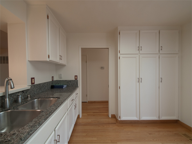 Kitchen (D) picture - 125 Ortega Ave, Mountain View 94040
