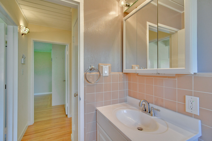 Bathroom A 2  picture - 4235 Ruthelma Ave, Palo Alto 94306
