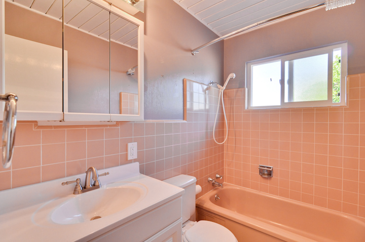 Bathroom picture - 4235 Ruthelma Ave, Palo Alto 94306