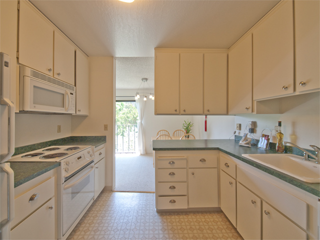 Kitchen (B) picture - 777 San Antonio Rd 112, Palo Alto 94303
