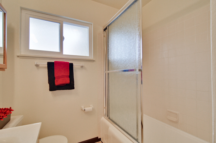 Bathroom (B) Picture - 1226 Susan Way, Sunnyvale 94087 Bathroom (B) picture - 1226 Susan Way, Sunnyvale 94087