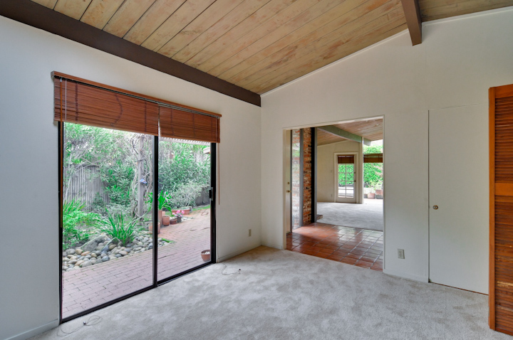 Family Room picture - 281 Carolina Ln, Palo Alto 94306