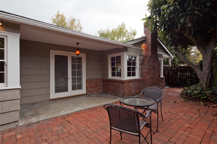 Side Yard picture - 767 Coastland Dr, Palo Alto 94303