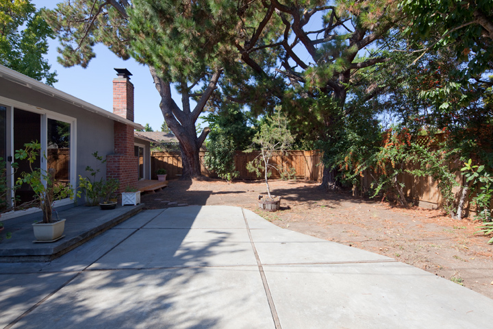 Backyard (B) picture - 1032 Cuesta Dr, Mountain View 94040