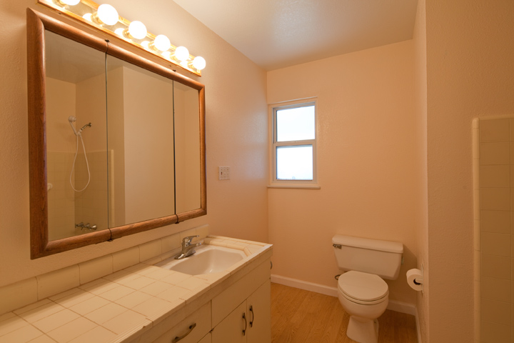 Bath (A) picture - 1032 Cuesta Dr, Mountain View 94040