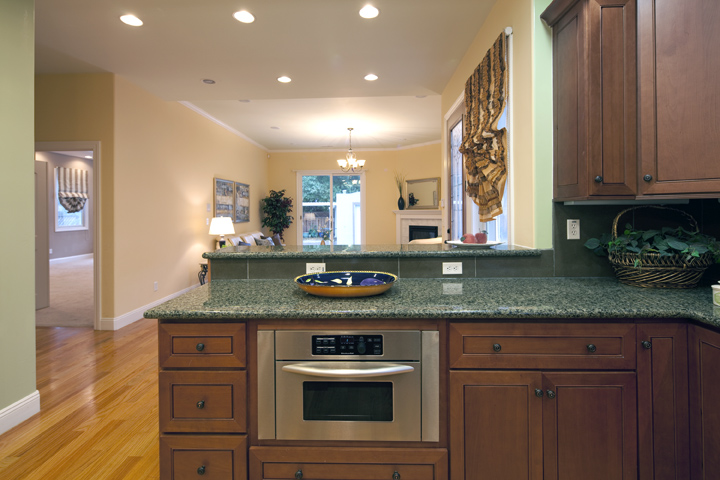 Kitchen Microwave  picture - 419 Leland Ave, Palo Alto 94306