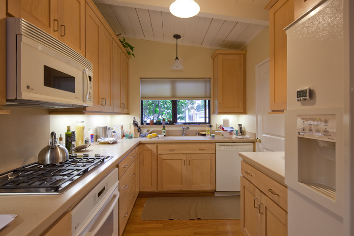 Kitchen (A) picture - 72 Lorelei Ln, Menlo Park 94025