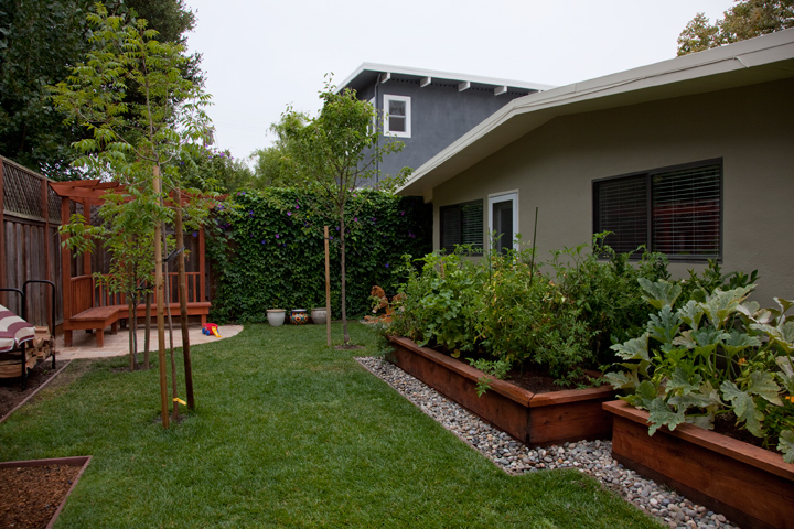 Side Yard (B) picture - 72 Lorelei Ln, Menlo Park 94025