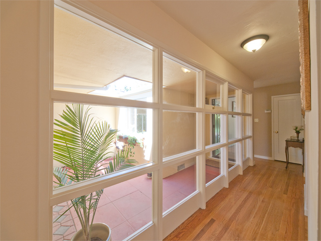 Hallway (A) Picture - 4257 Los Palos Ave, Palo Alto 94306 Hallway (A) picture - 4257 Los Palos Ave, Palo Alto 94306