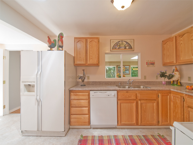 Kitchen (B) Picture - 4257 Los Palos Ave, Palo Alto 94306 Kitchen (B) picture - 4257 Los Palos Ave, Palo Alto 94306