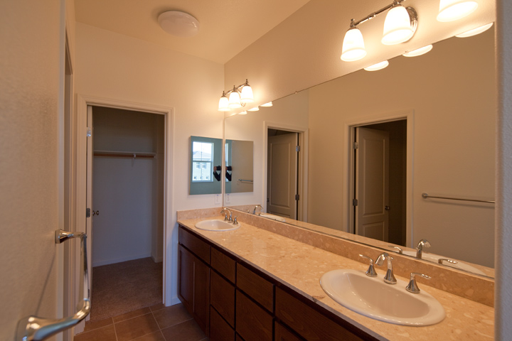 Master Bath picture - 664 Luna Park Dr, San Jose 95112