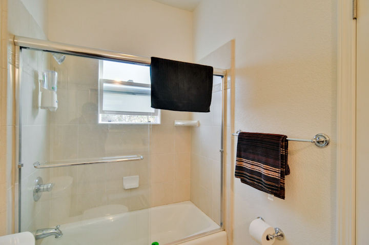 Bathroom 2 (C) Picture - 4930 Paseo Tranquillo, San Jose 95118 Bathroom 2 (C) picture - 4930 Paseo Tranquillo, San Jose 95118