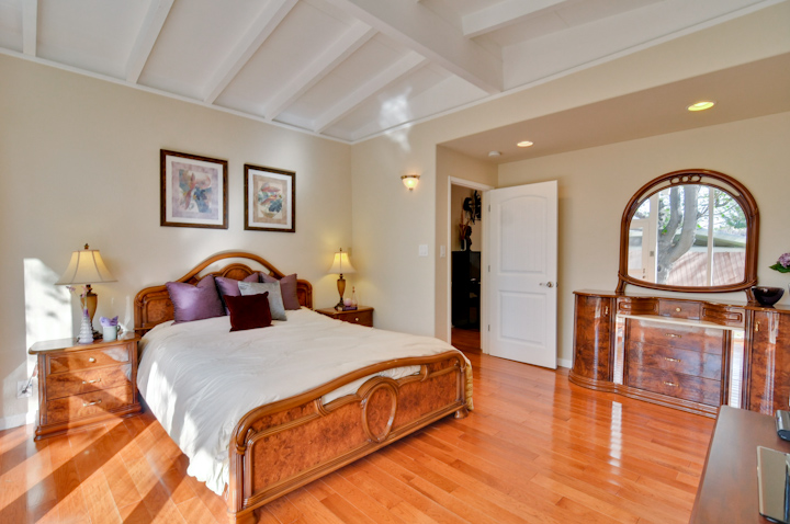 Master Bedroom picture - 3084 Stelling Dr, Palo Alto 94303