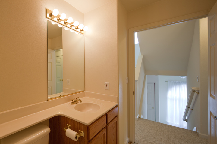Bathroom 1 (B) picture - 3557 Sunnydays Ln, Santa Clara 95051