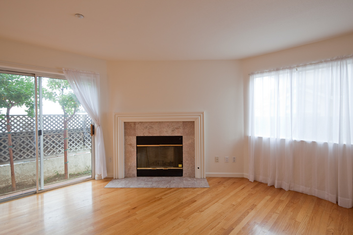 Living Room (B) picture - 3557 Sunnydays Ln, Santa Clara 95051
