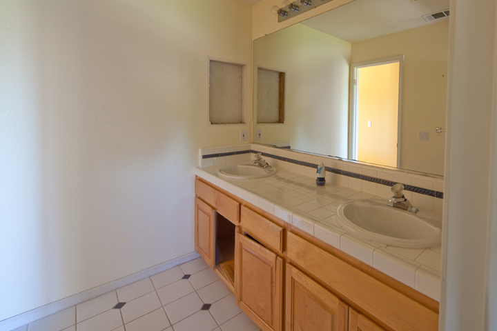 Upstairs Bath (A) Picture - 109 Windrose Ln, Redwood Shores 94065 Upstairs Bath (A) picture - 109 Windrose Ln, Redwood Shores 94065