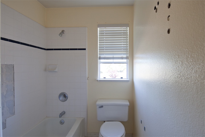 Upstairs Bath (B) Picture - 109 Windrose Ln, Redwood Shores 94065 Upstairs Bath (B) picture - 109 Windrose Ln, Redwood Shores 94065
