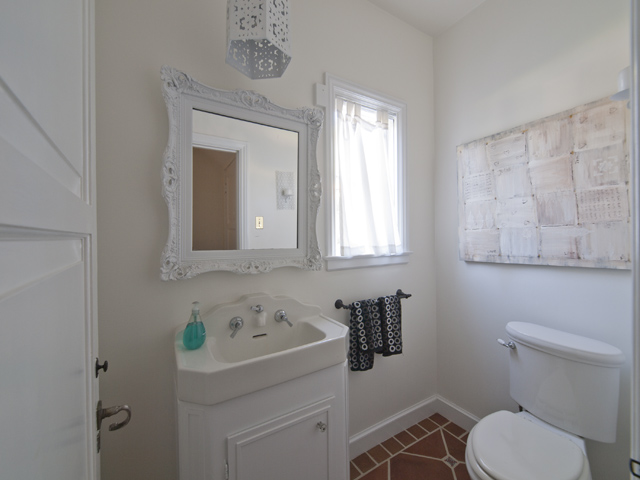 Downstairs Bath (A) picture - 75 Crescent Dr, Palo Alto 94301