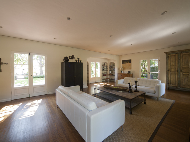 Living Room (C) picture - 75 Crescent Dr, Palo Alto 94301