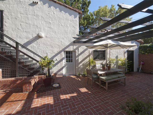 Patio (B) picture - 75 Crescent Dr, Palo Alto 94301