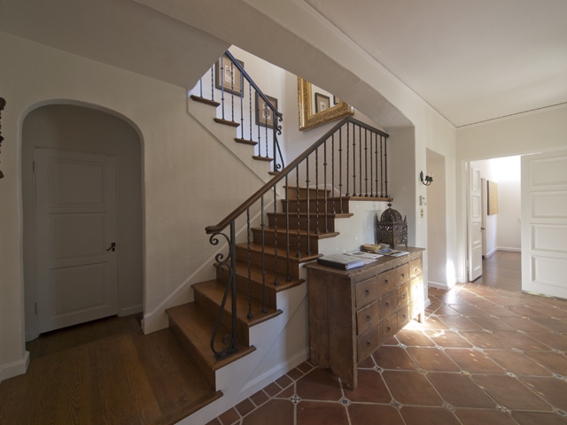 Stairs (A) Picture - 75 Crescent Dr, Palo Alto 94301 Stairs (A) picture - 75 Crescent Dr, Palo Alto 94301